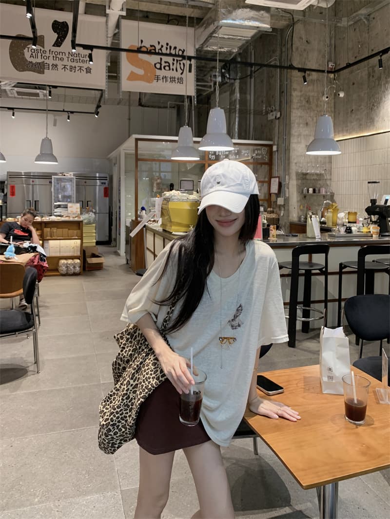 지금 지금 실사 여름 편안함 루즈핏 느긋한 바람 오트밀 색상 프린트 반팔 티셔츠 이미지 2
