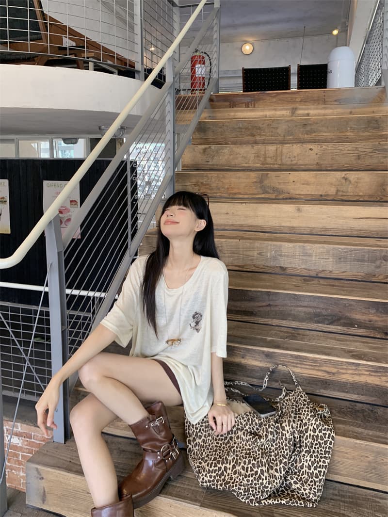 지금 지금 실사 여름 편안함 루즈핏 느긋한 바람 오트밀 색상 프린트 반팔 티셔츠 상세 이미지 8