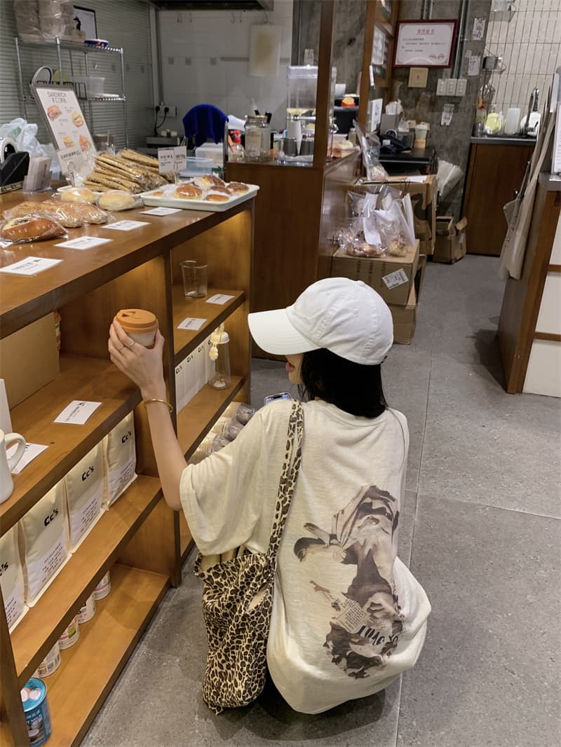 지금 지금 실사 여름 편안함 루즈핏 느긋한 바람 오트밀 색상 프린트 반팔 티셔츠 상세 이미지 20