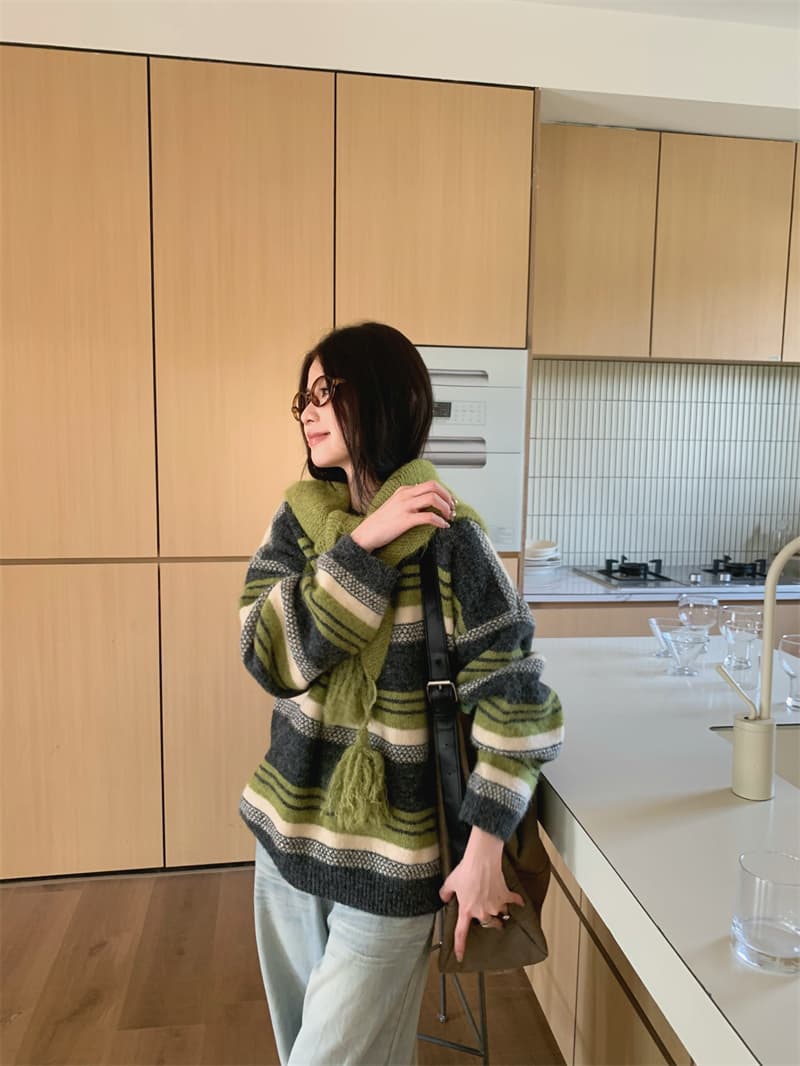있음 선적 실사 가을 의상 루즈핏 부드럽다 배색 스트라이프 풀오버 니트 스웨터 삼각형 스카프 투피스 세트 상세 이미지 6