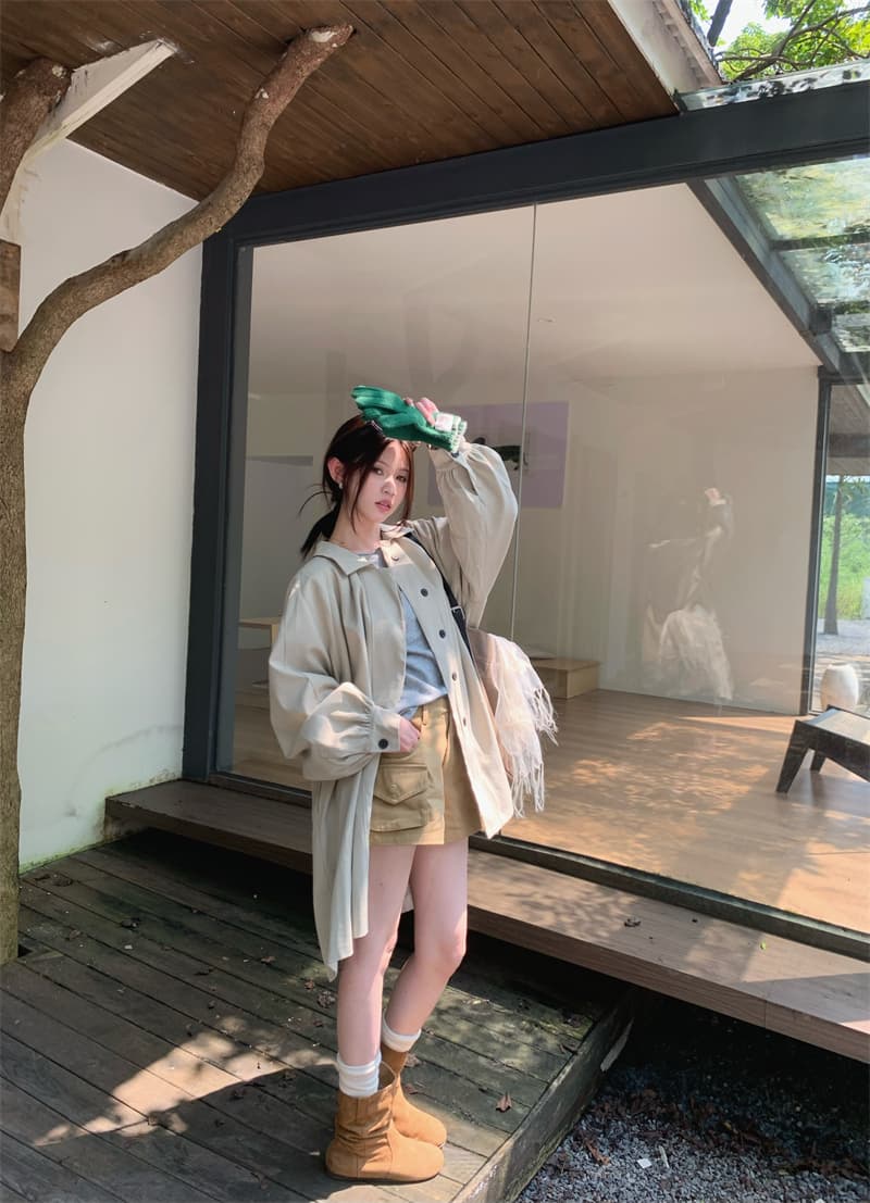 있음 선적 실사 이른 가을 폴로 칼라 중간 길이 더블 문 襟 카키 재킷 재킷 만나는 티셔츠 카키 반바지 이미지 2