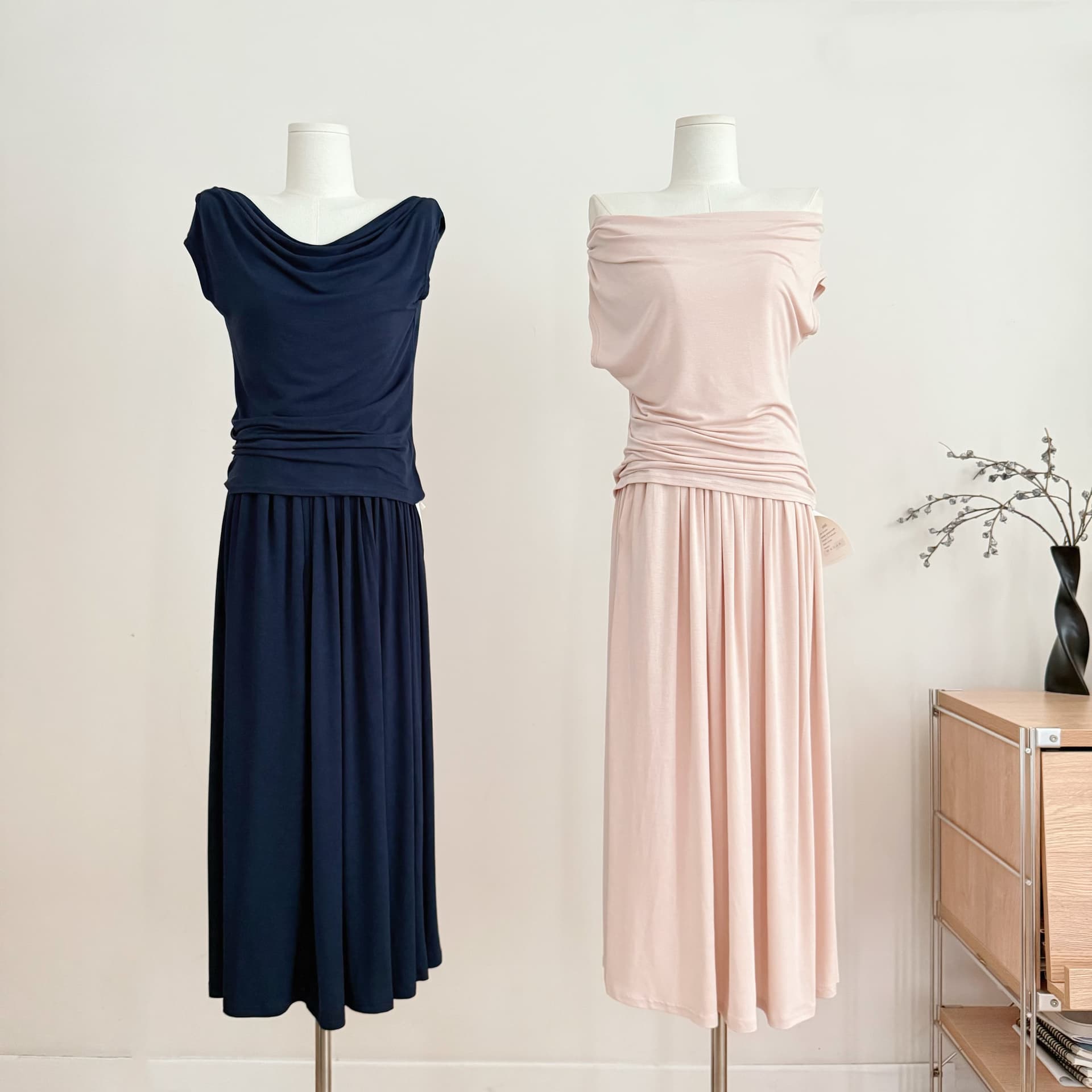흔들어서 톤 공기 구름 센스 얼음 산소 수퍼 모델 모달 흔들다 칼라 맨위 허리 핀치 Pleat 롱 스커트 여성복
