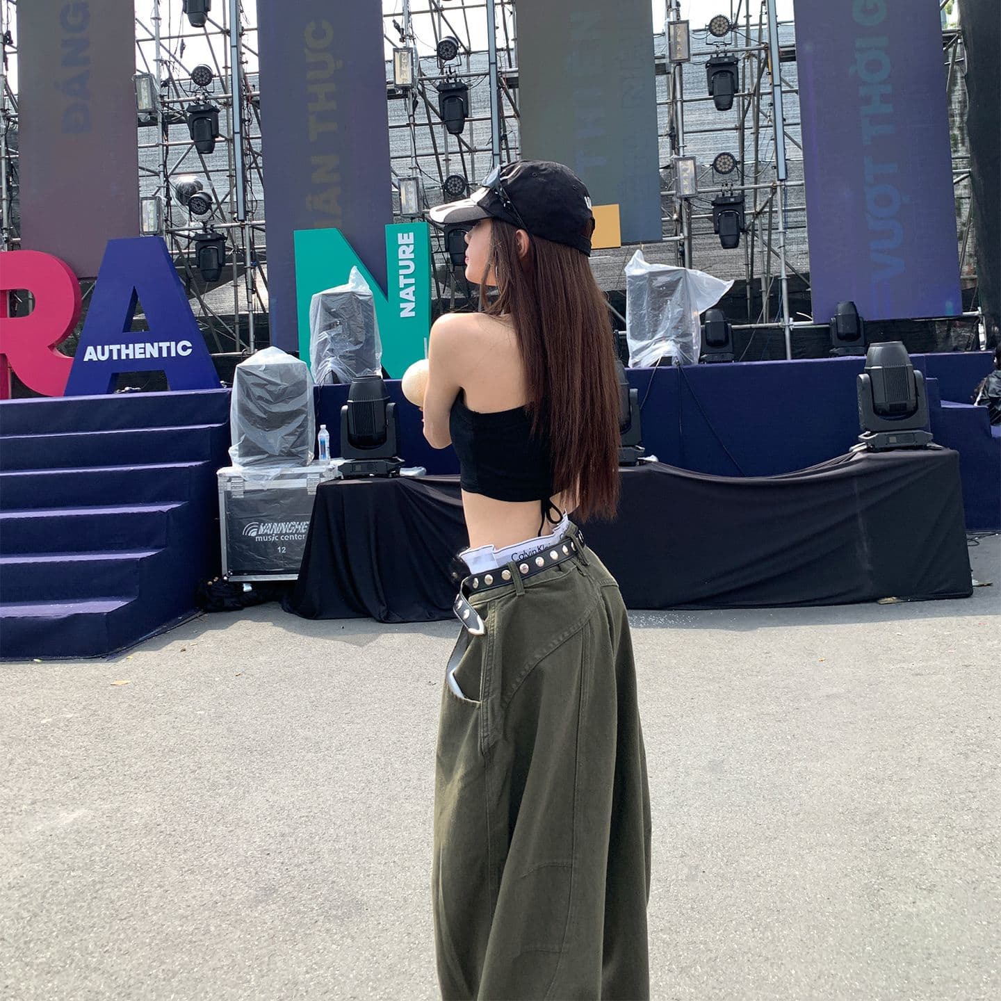 음악 축제 핫걸 쉬운 세련된 차가운 바람의 소리 모통이 칼 올리브 그린 없음 성별 프로필 모양 바나나 바지 이미지 3