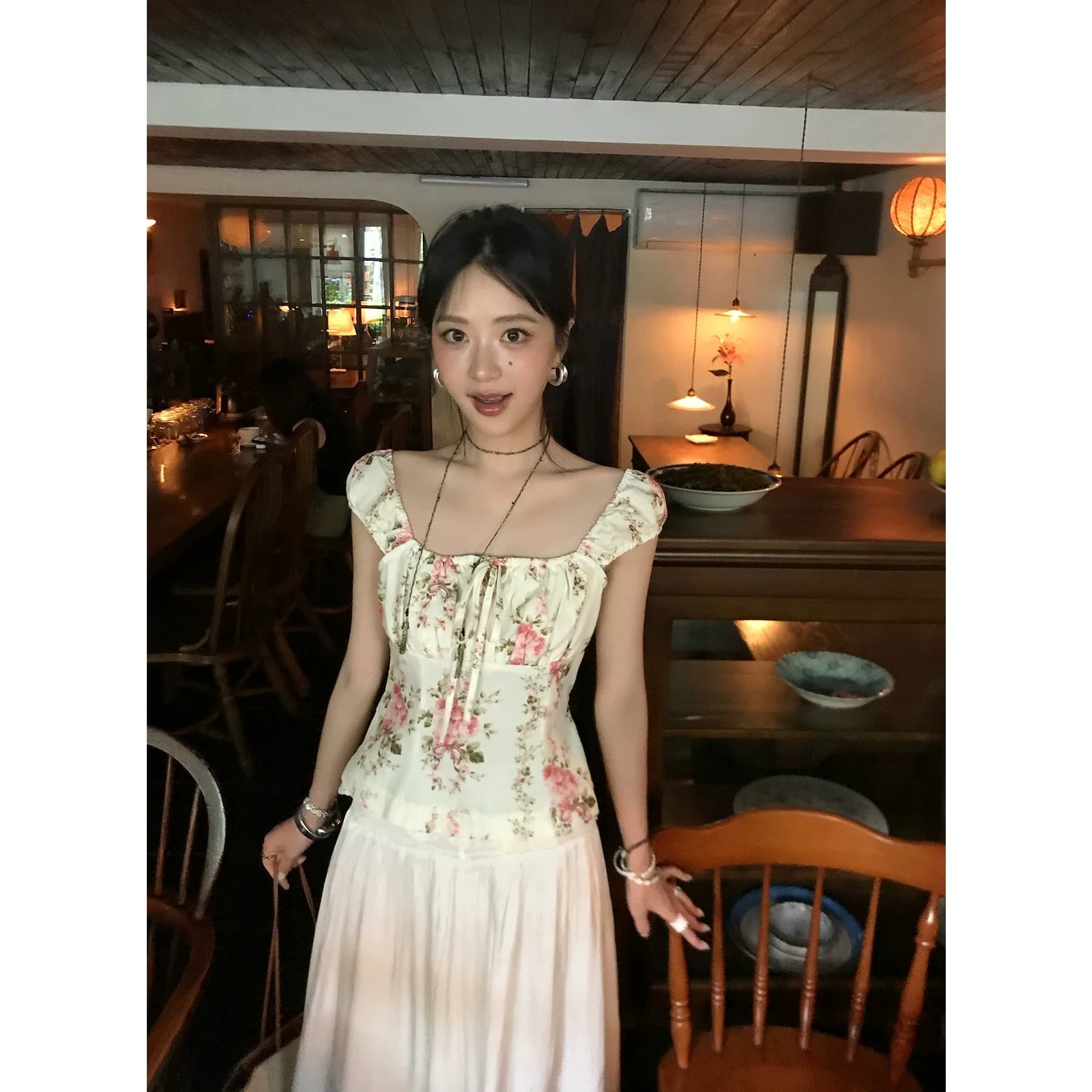 경관 그림 남자 꽃무늬 레이스 측면 반팔 셔츠 프랑스식 레트로 캐미솔 디자인 센스 광장 칼라 셔츠 상세 이미지 2