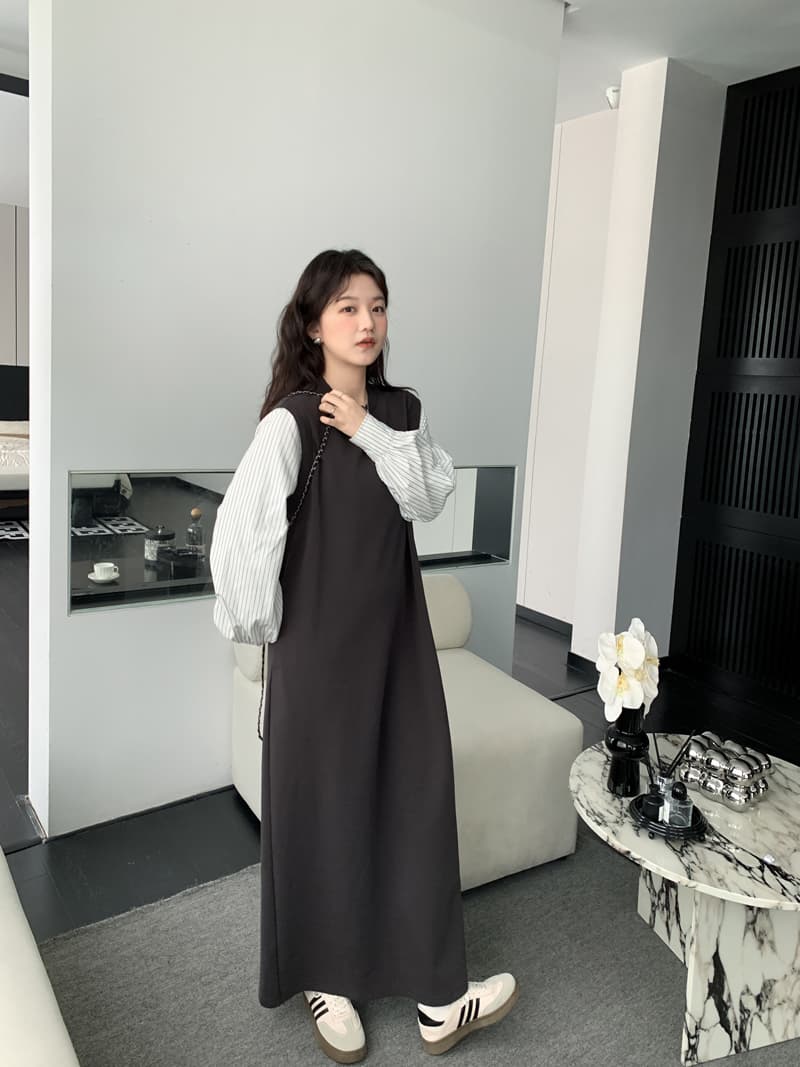 실사 새로운 2026 회색 스트라이프 페이크 레이어드 여성 드레스 루즈핏 긴팔 디자인 센스 작은 대중 치마 상세 이미지 8