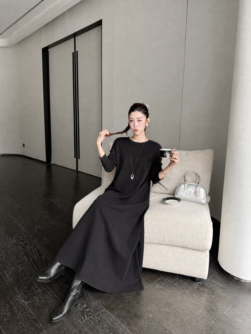 실사 새로운 2026 가을 종이 사람들 드레스 슬림해 보이는 미니멀리즘 일상 만나는 보온 작은 검은 드레스 상세 이미지 3