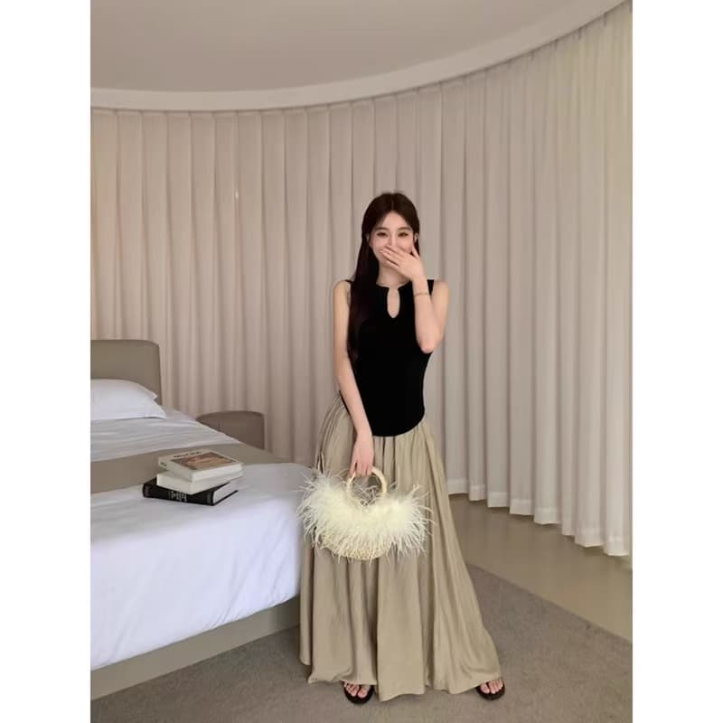 검정색 V넥 니트 민소매 조끼 여성 여름 프랑스식 달콤한 핫걸 곡선 밑단 몸매 가꾸기 슬림해 보이는 외출용 맨위 이미지 4