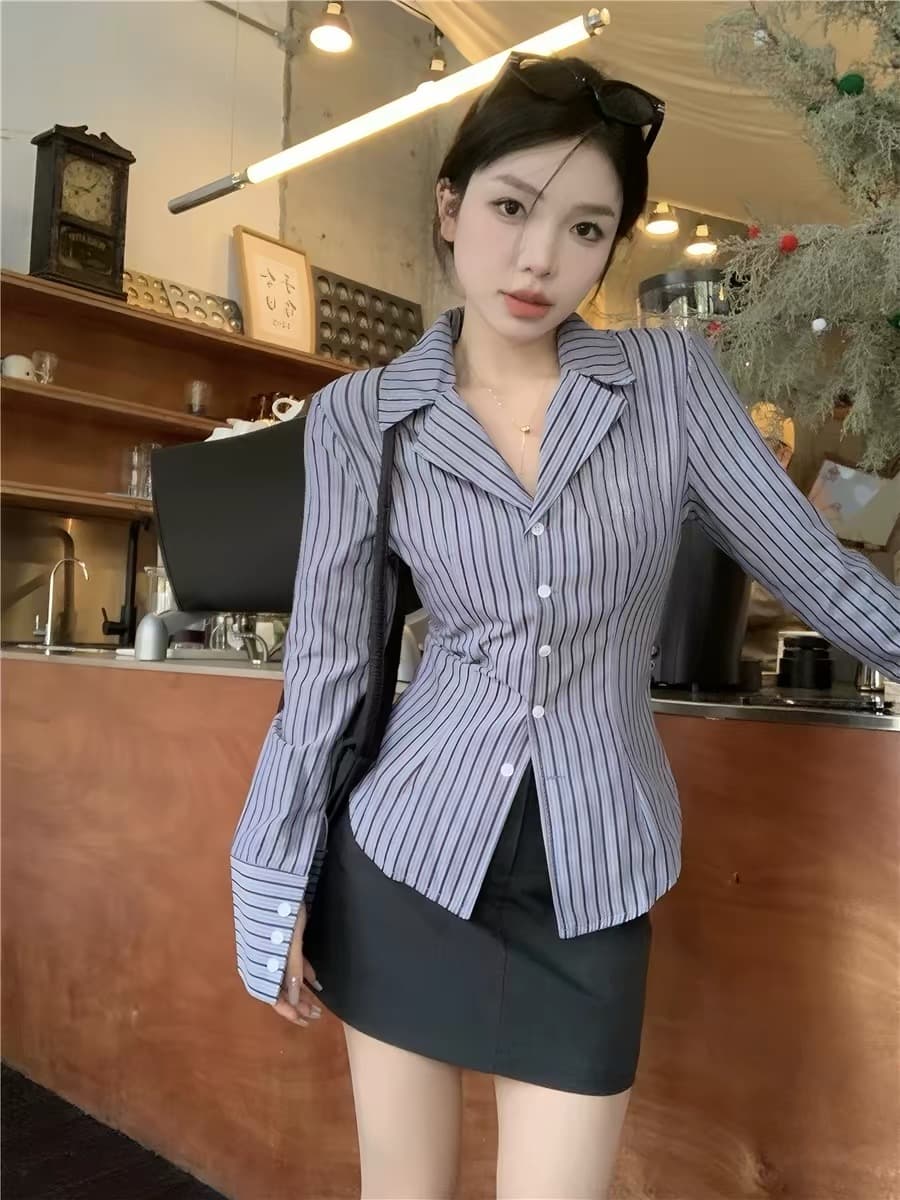 학원 스타일 세트 여성 가을 겨울 2025 새로운 작은 키 니트 베스트 스트라이프 셔츠 반신 스커트 3종 세트 이미지 2