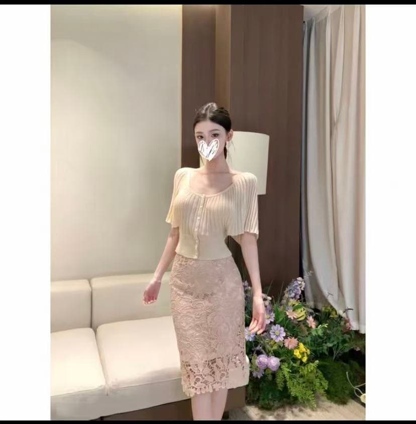 봄날 사역 살구 따뜻한 여가 시리아 장기 Pleat 반팔 맨위 레이스 반신 치마 세트 장기 Pleat 라운드 넥 니트 맨위 상세 이미지 9