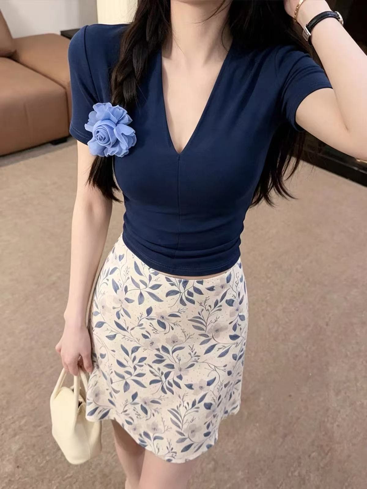 2026 슈퍼 화재 여름 드레스 그레이트 통해보기 가져 가라. 전체 집합 파란색 V넥 반팔 티셔츠 꽃무늬 반신 스커트 투피스 슈트 상세 이미지 1