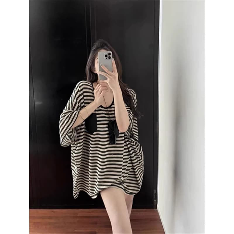 경관 그림 원본 원단 스트라이프 V넥 반팔 티셔츠 루즈핏 느긋한 느슨함 센스 맨위 이미지 2