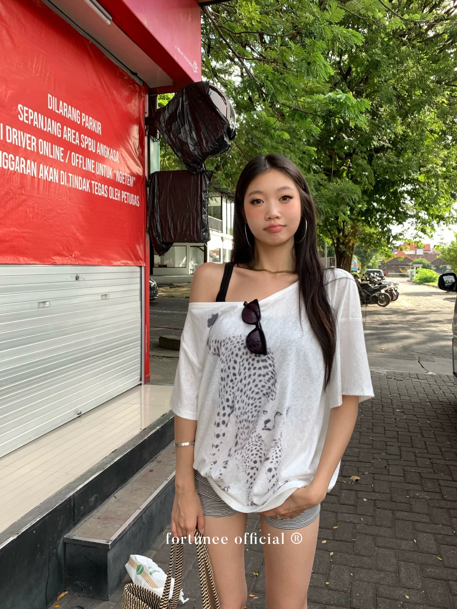 원본 것 얇은 스타일 레트로 표범 곡물 프린트 비스듬한 오프숄더 반팔 티셔츠 상세 이미지 6