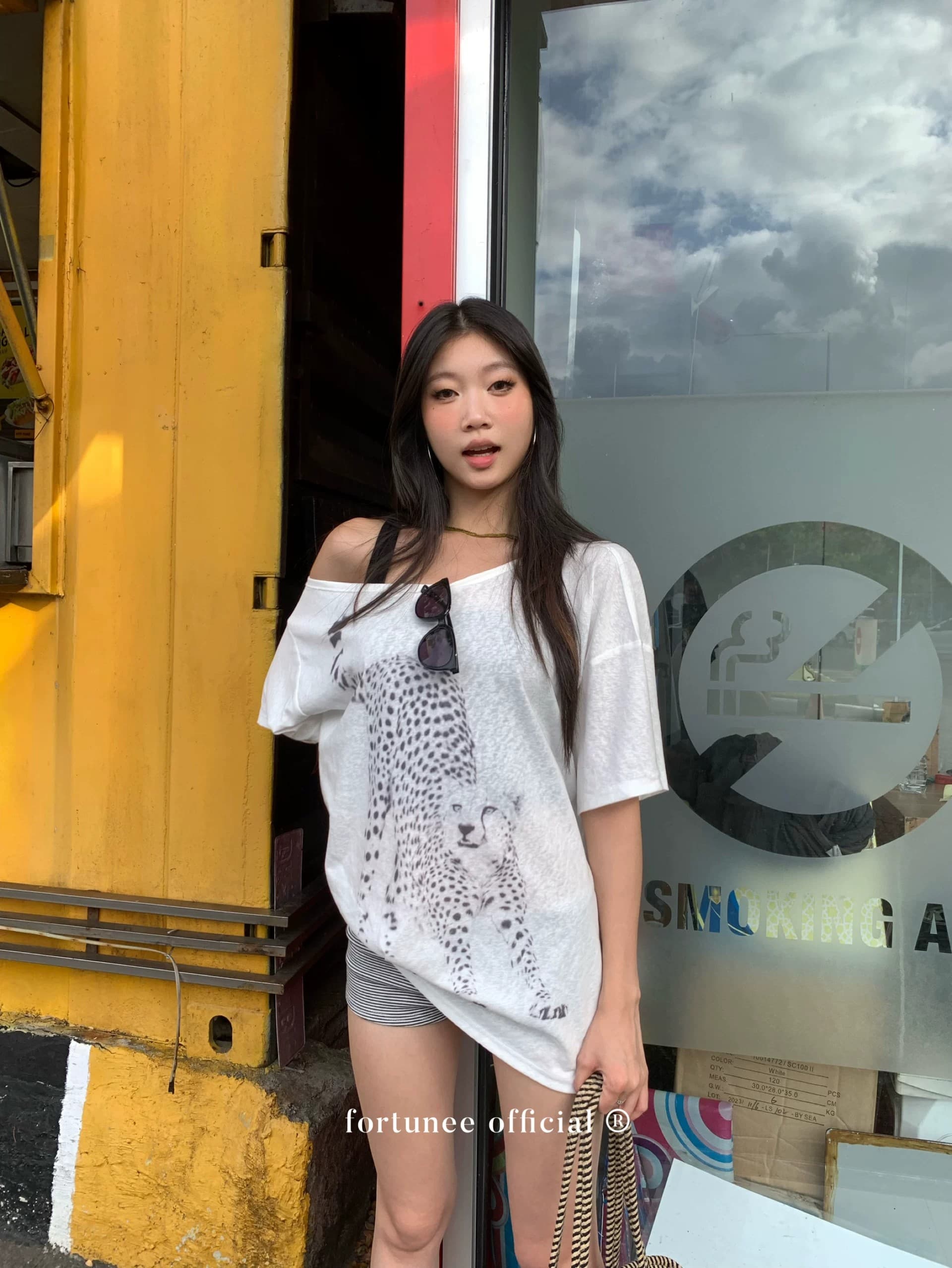 원본 것 얇은 스타일 레트로 표범 곡물 프린트 비스듬한 오프숄더 반팔 티셔츠 상세 이미지 12