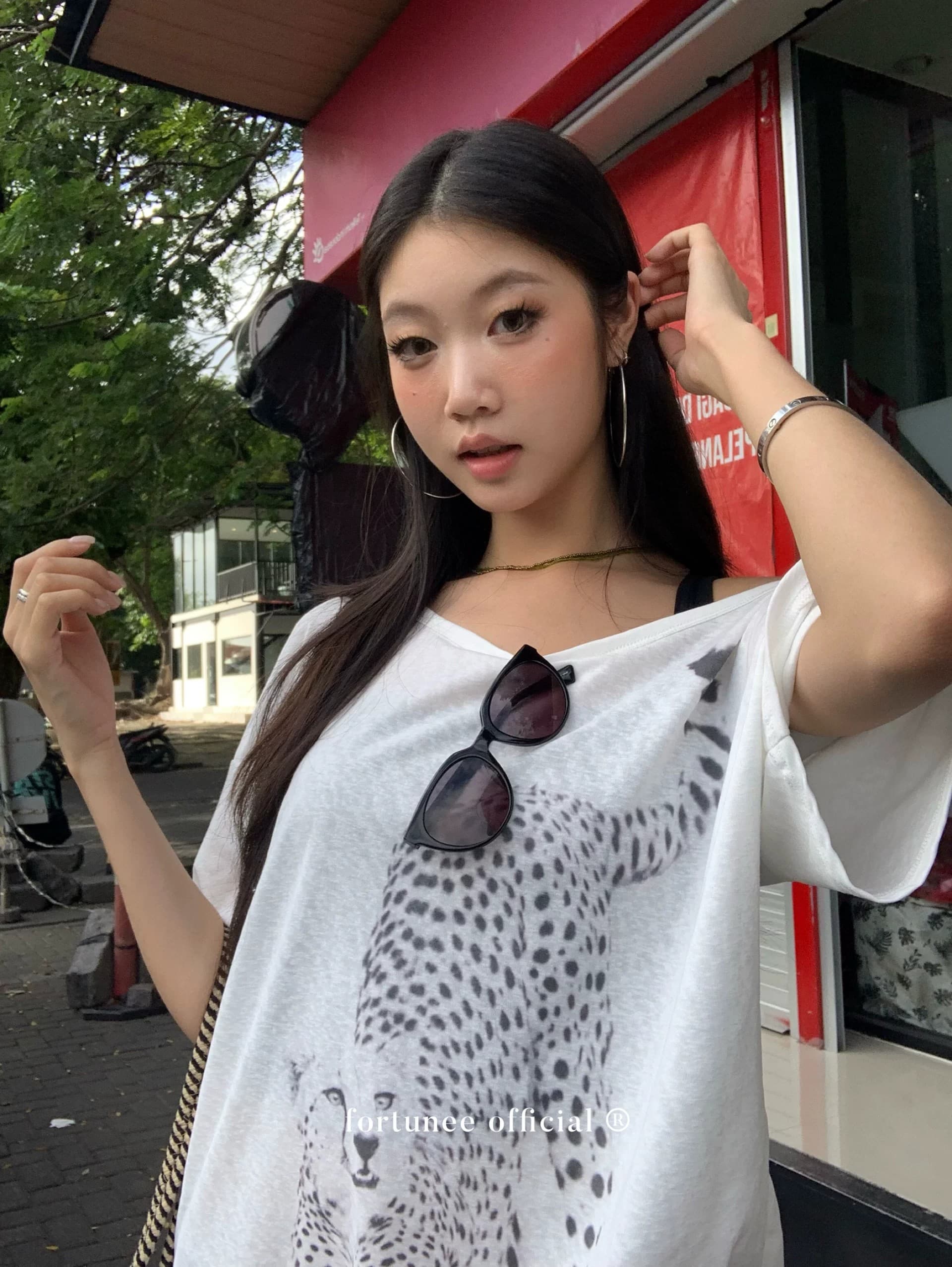 원본 것 얇은 스타일 레트로 표범 곡물 프린트 비스듬한 오프숄더 반팔 티셔츠 상세 이미지 13