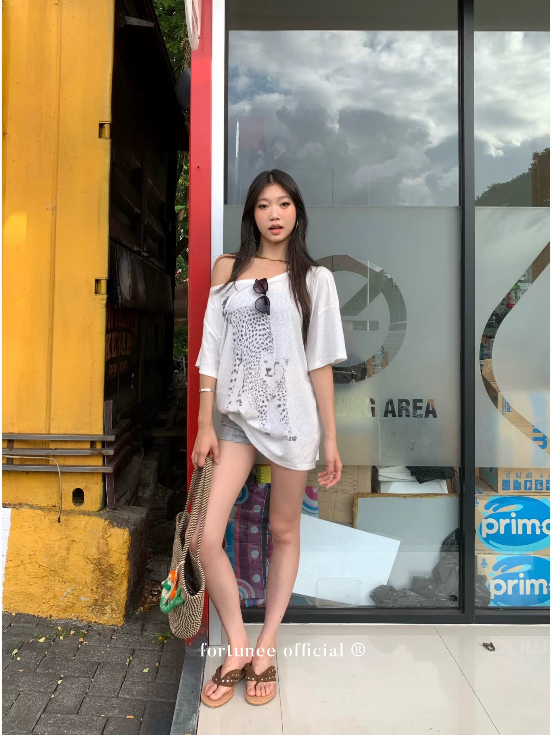 원본 것 얇은 스타일 레트로 표범 곡물 프린트 비스듬한 오프숄더 반팔 티셔츠 상세 이미지 14