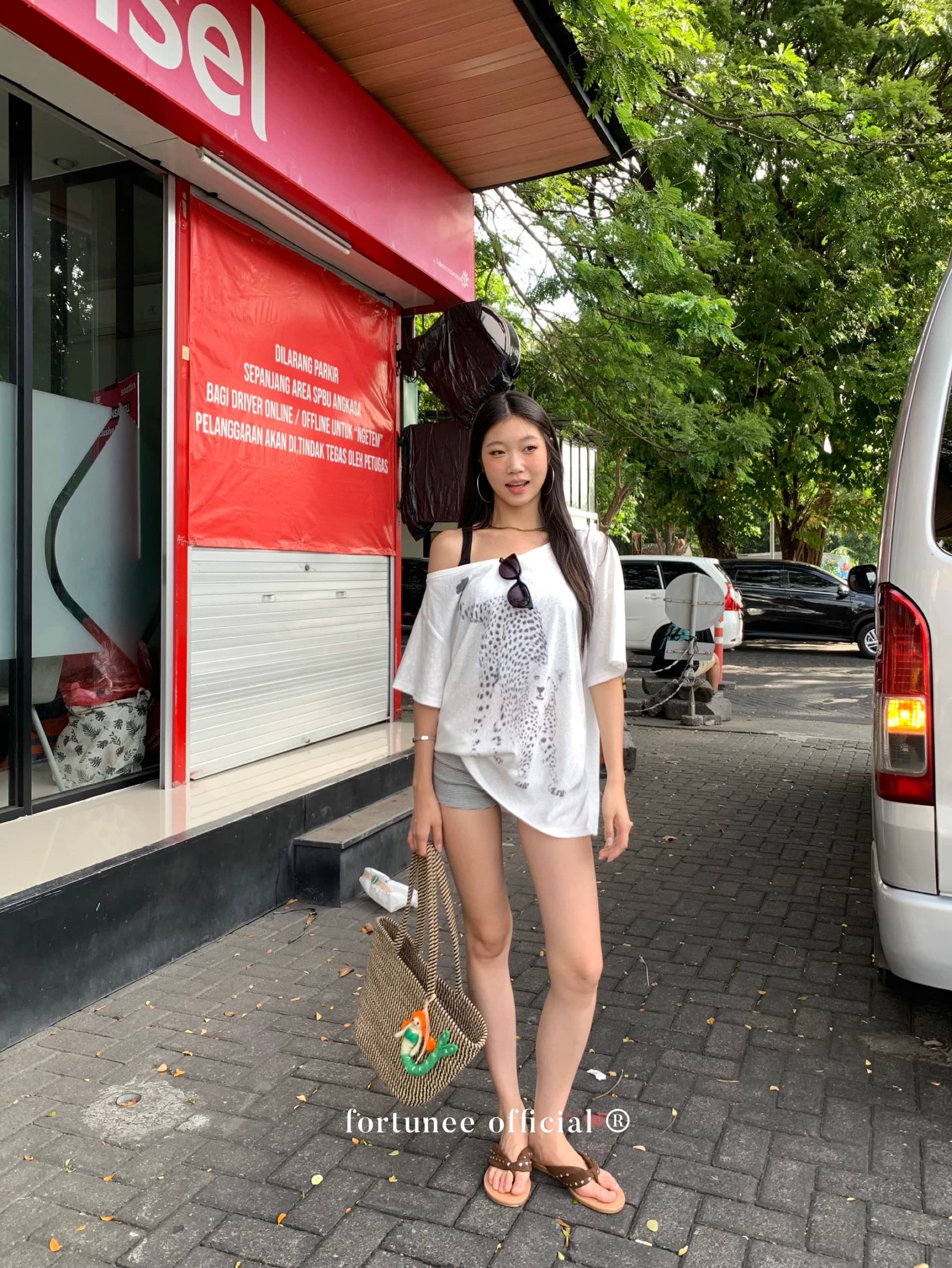 원본 것 얇은 스타일 레트로 표범 곡물 프린트 비스듬한 오프숄더 반팔 티셔츠 상세 이미지 20