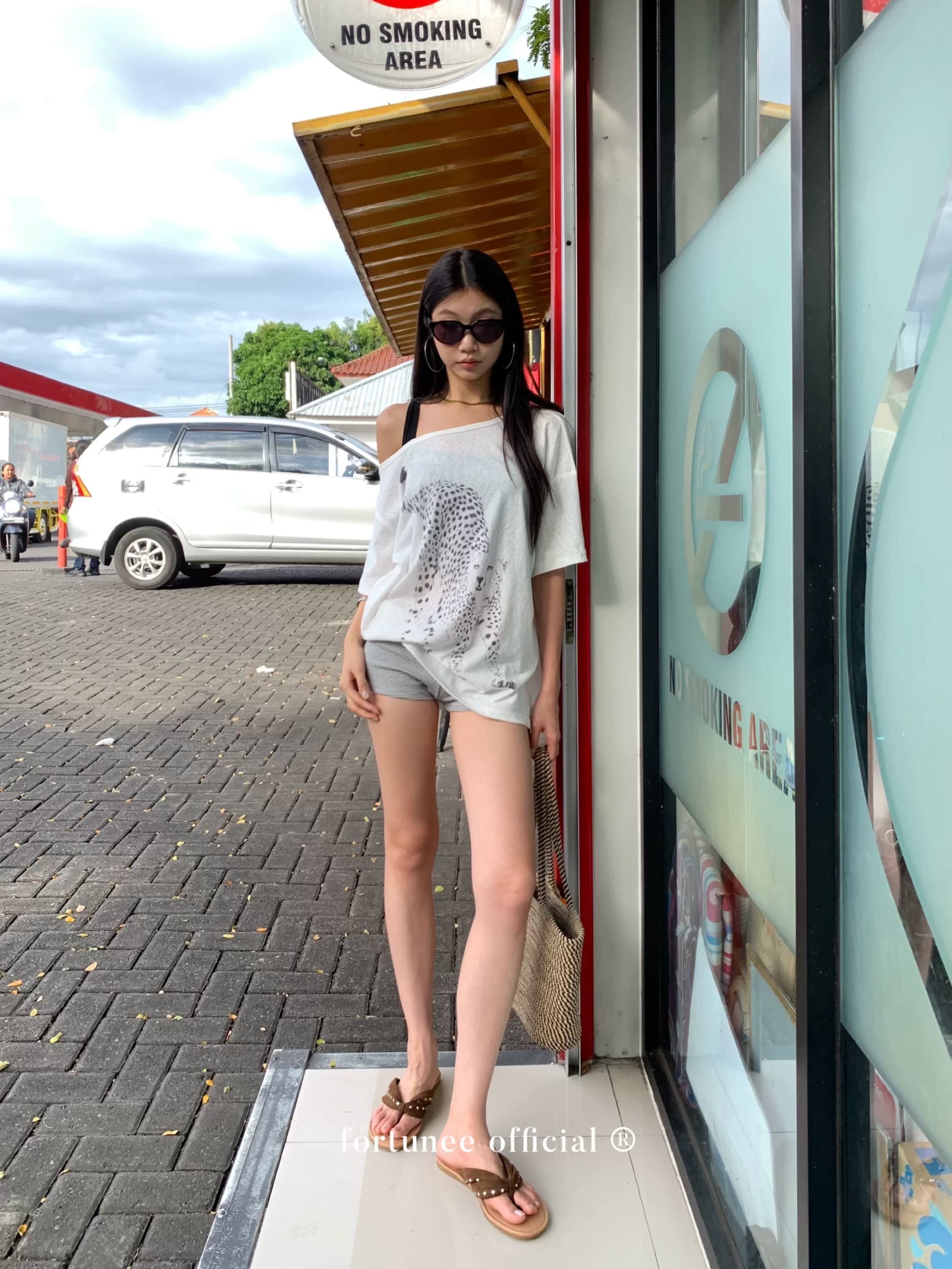 원본 것 얇은 스타일 레트로 표범 곡물 프린트 비스듬한 오프숄더 반팔 티셔츠 상세 이미지 23