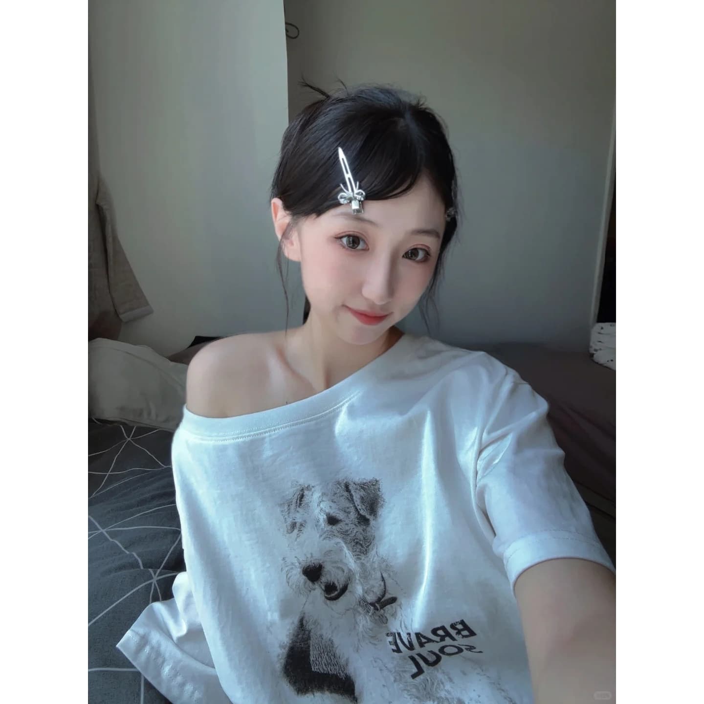 정가 경관 그림 원본 품질 캐주얼 비스듬한 어깨 반팔 강아지 프린트 티셔츠 여성 슬림해 보이는 맨위