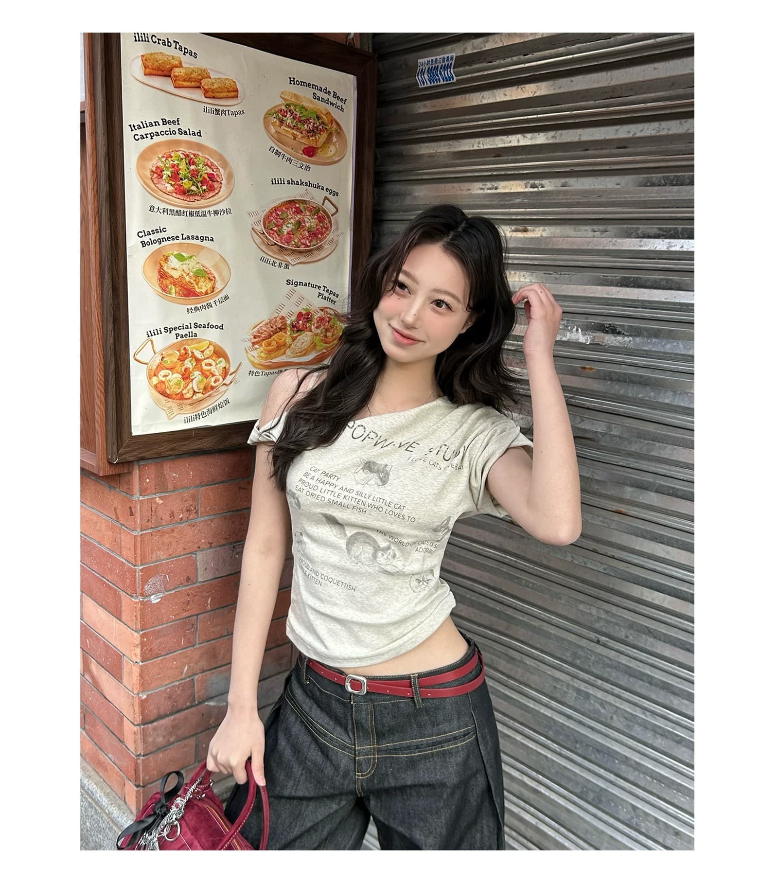 원본 품질 핫걸 비스듬한 어깨 프린트 티셔츠 여성 디자인 센스 불규칙 몸매 가꾸기 상세 이미지 7