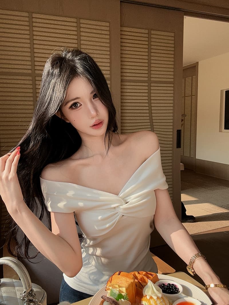 실사 정가 오프숄더 비틀림 디자인 센스 순수한 욕망 핫걸 오프숄더 몸매 가꾸기 쇼트 스타일 맨위 상세 이미지 5