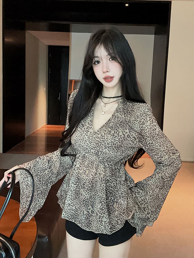 실사 정가 레트로 고급 센스 레오파드 무늬 V넥 여성 셔츠 루즈핏 슬림해 보이는 외국 가스 다용도 쉬폰 작은 셔츠