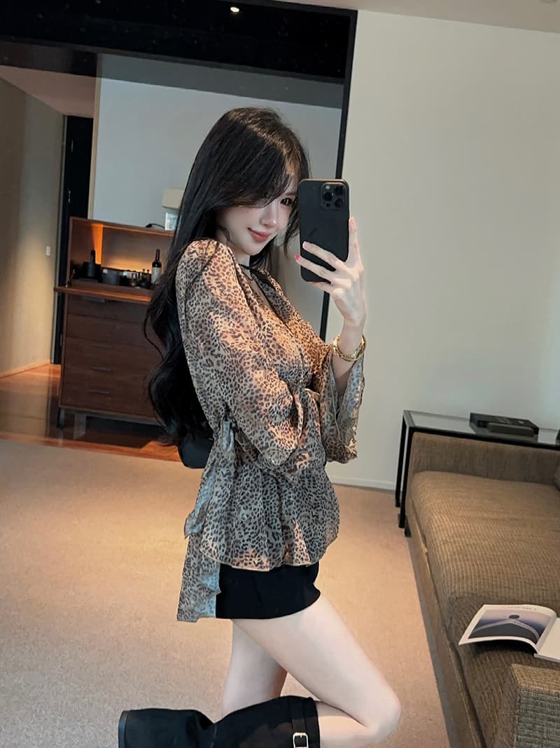 실사 정가 레트로 고급 센스 레오파드 무늬 V넥 여성 셔츠 루즈핏 슬림해 보이는 외국 가스 다용도 쉬폰 작은 셔츠 상세 이미지 9