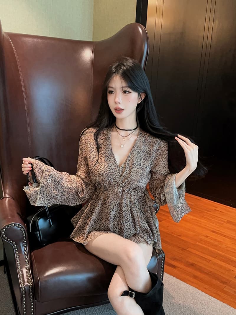 실사 정가 레트로 고급 센스 레오파드 무늬 V넥 여성 셔츠 루즈핏 슬림해 보이는 외국 가스 다용도 쉬폰 작은 셔츠 상세 이미지 11