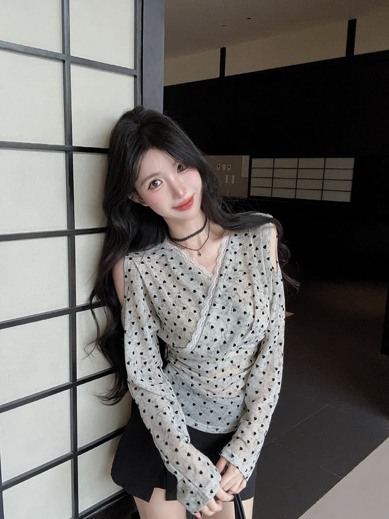 실사 정가 순수한 욕망 바람 V넥 레이스 레이스 패치워크 하트 식물 플러시 긴팔 티셔츠 여성 기본 셔츠 상세 이미지 2