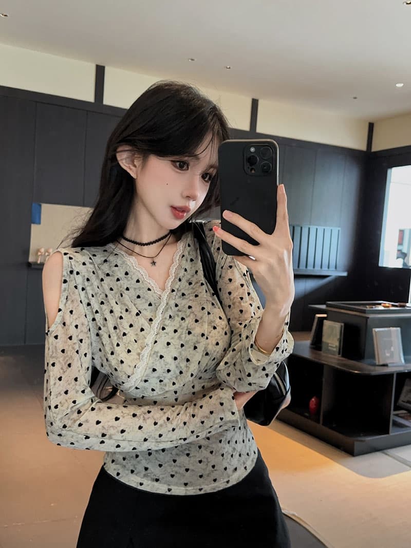 실사 정가 순수한 욕망 바람 V넥 레이스 레이스 패치워크 하트 식물 플러시 긴팔 티셔츠 여성 기본 셔츠 상세 이미지 4