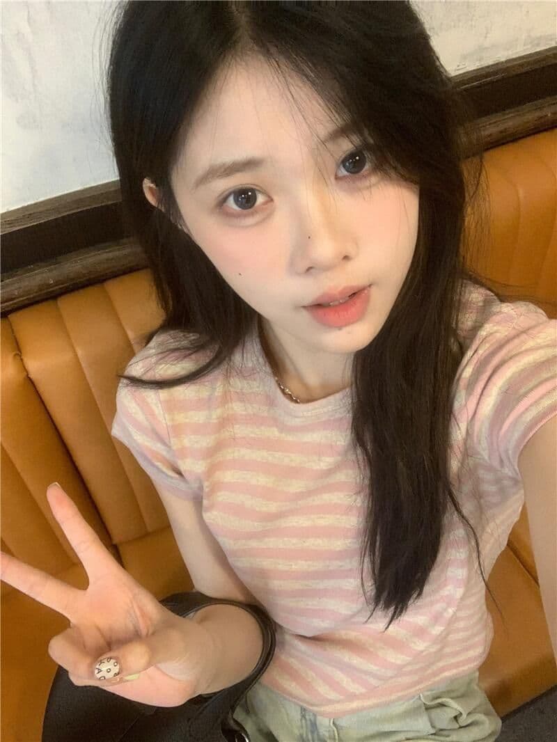스트라이프 배색 디자인 긍정적 인 어깨 반팔 티셔츠 여성 여름