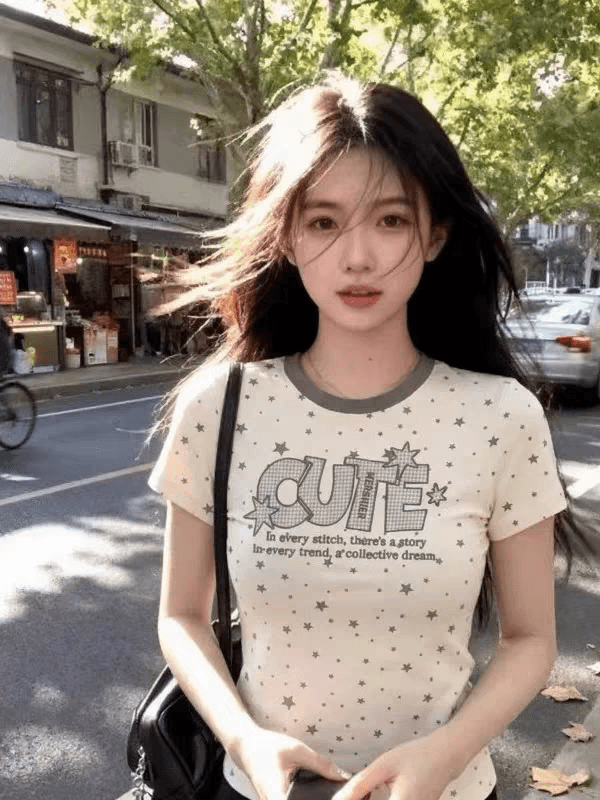 아메리칸 레트로 도트 무늬 알파벳 자수 긍정적 인 어깨 반팔 티셔츠 여성 여름 몸매 가꾸기 작은 키 고유 한 아름다운 맨위