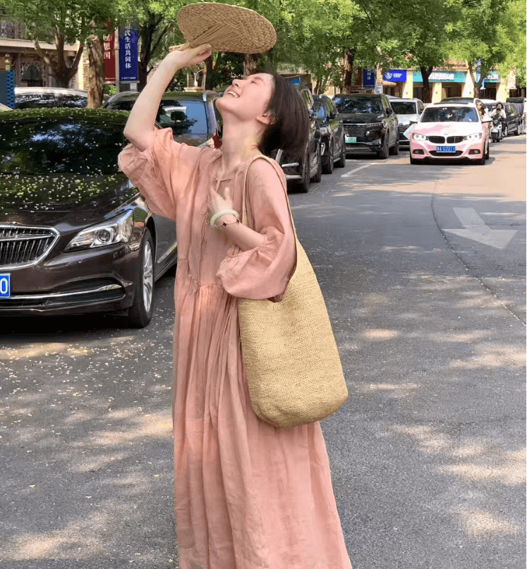 가을 의상 새로운 빅 사이즈 여성 의류 핑크색 순수한 라미 단색 빅 사이즈 V넥 레이스업 드레스 루즈핏 여성 치마 이미지 4