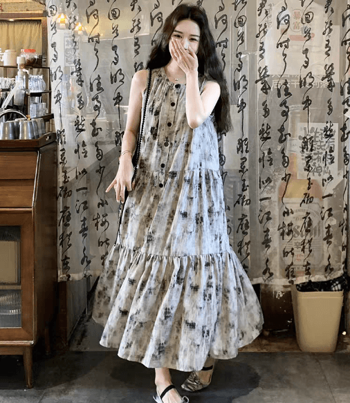 여름 드레스 새로운 민소매 해변 해변가 휴가 여성 드레스 행침 목 슈퍼 잘 생긴 수묵화 헤일로 염색 슬림해 보이는 롱 스커트