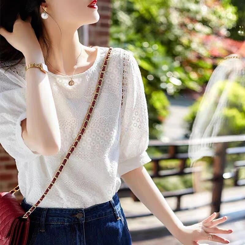단색 반팔 맨위 여성 여름 슈퍼 요정 홀로우 아웃 거품 소매 레이스 셔츠 루즈핏 품격 미니멀리즘 외국 가스 작은 셔츠 얇은 상세 이미지 5