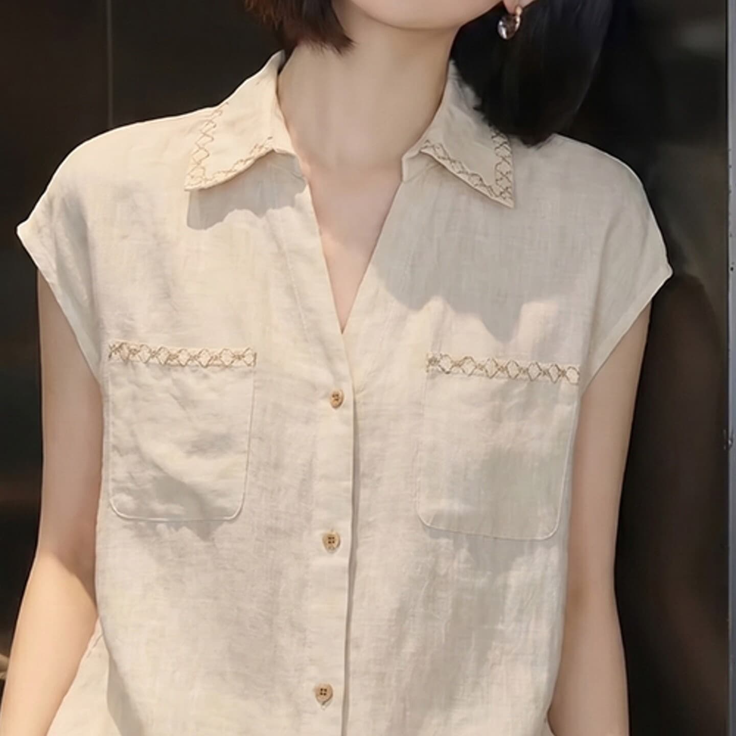 여름 새로운 살구 색상 캐주얼 자수 폴로 칼라 반팔 라미 여성 셔츠 빛 럭셔리 바람 다용도 느긋한 맨위 이미지 5