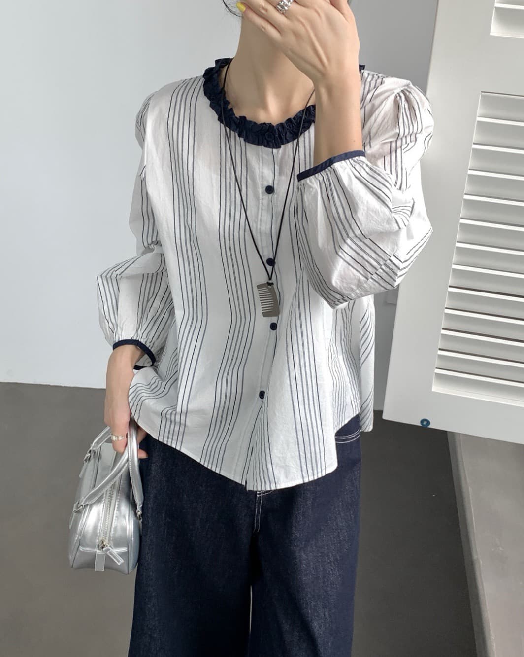 가을 의상 새로운 라운드 넥 스트라이프 면 린넨 여성 셔츠 한 부서 루즈핏 프릴 디자인 센스 맨위 트렌디 섹션 셔츠 이미지 4
