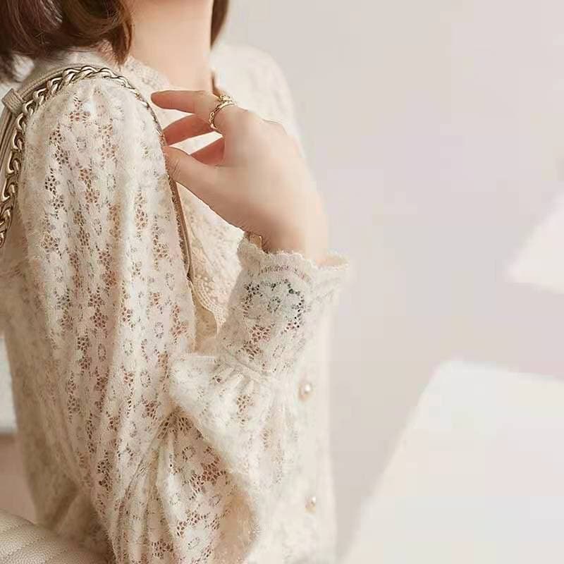 가을 의상 새로운 셔츠 패션 슬림해 보이는 레이스 작은 셔츠 외국 가스 루즈핏 기본 셔츠 다용도 연령 감소 맨위 상세 이미지 10
