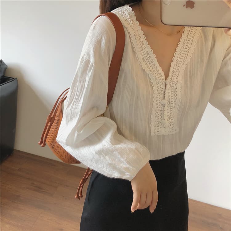 가을 의상 새로운 셔츠 디자인 센스 작은 대중 긴팔 루즈핏 자외선 차단 셔츠 프랑스식 V넥 화이트 레이스 맨위 이미지 3