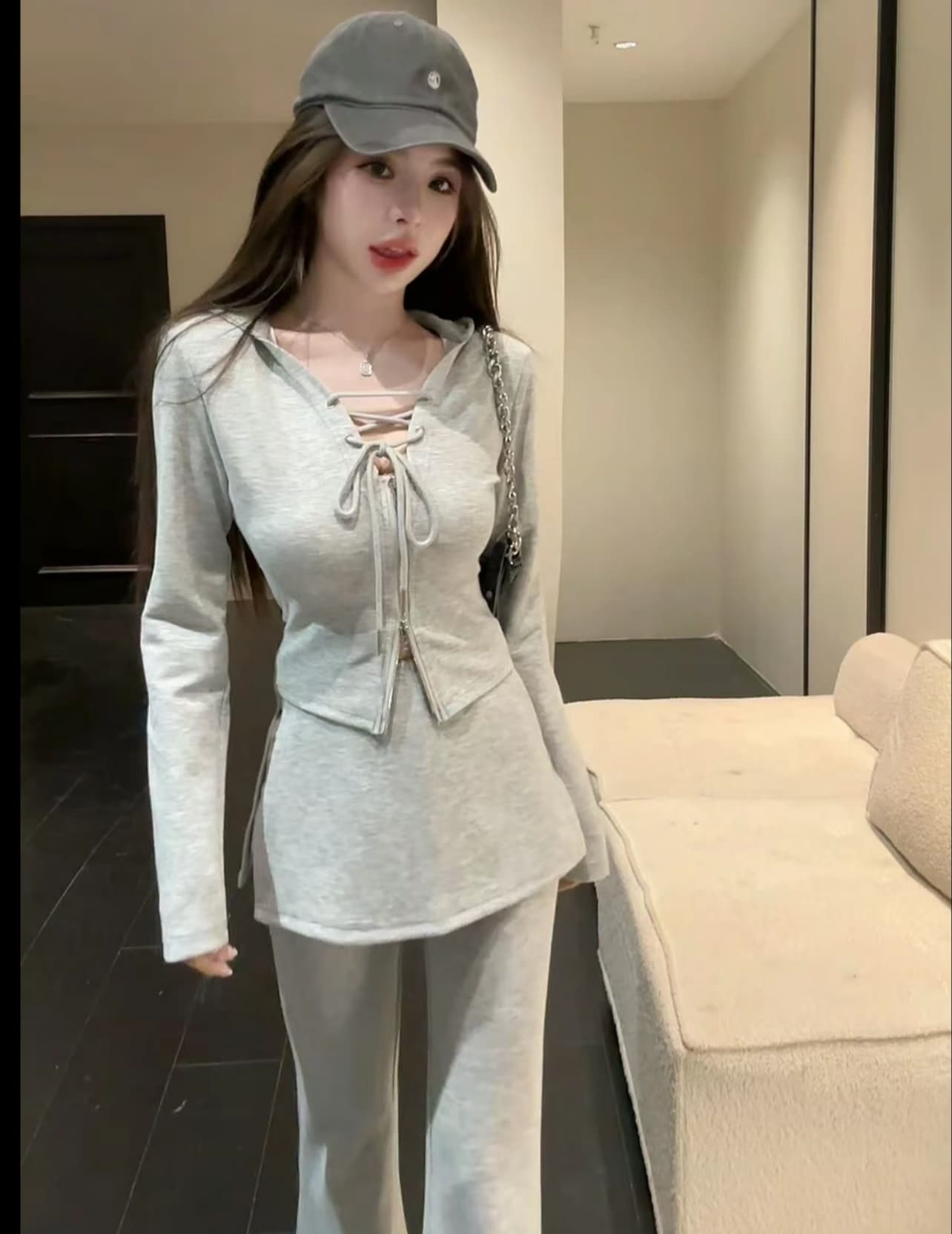 huihui 이른 가을 새로운 프랑스식 품격 슬림해 보이는 후드 맨위 코디 와이드 레그 팬츠 세트 이미지 3