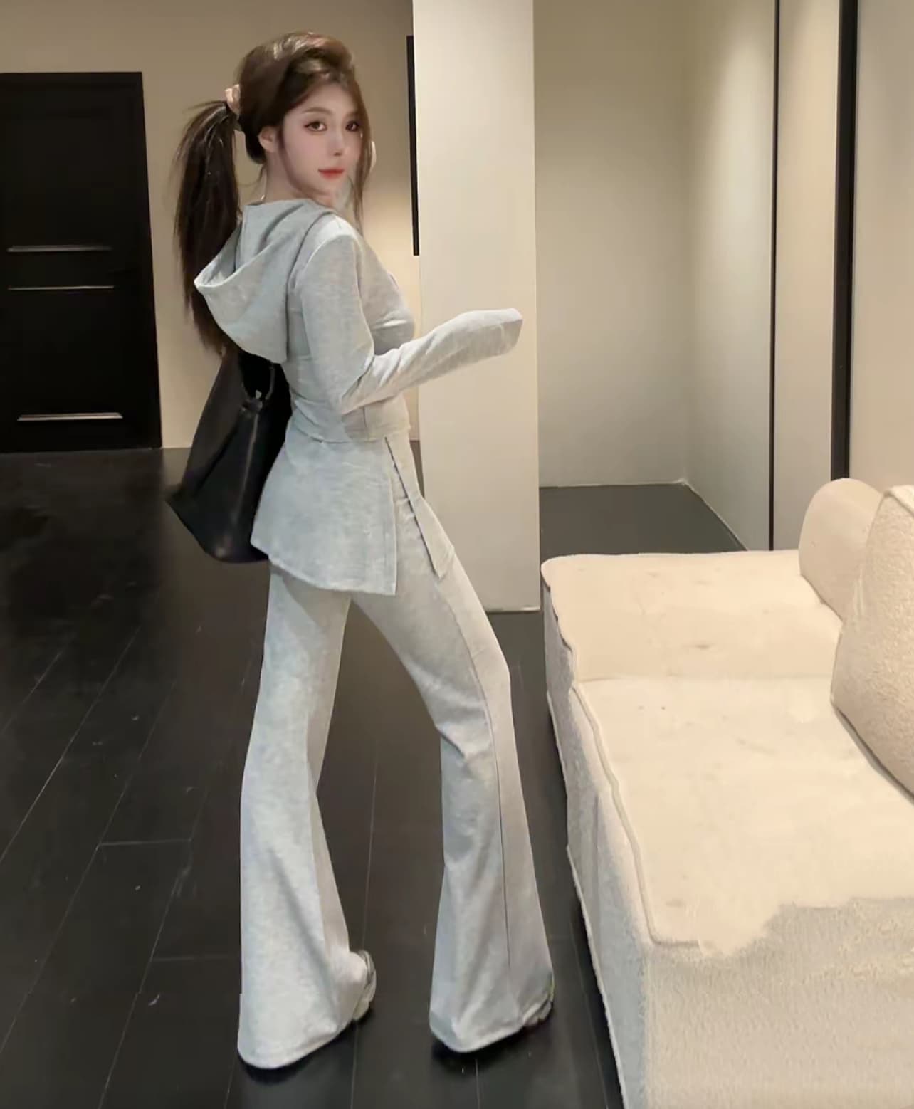 huihui 이른 가을 새로운 프랑스식 품격 슬림해 보이는 후드 맨위 코디 와이드 레그 팬츠 세트 상세 이미지 2