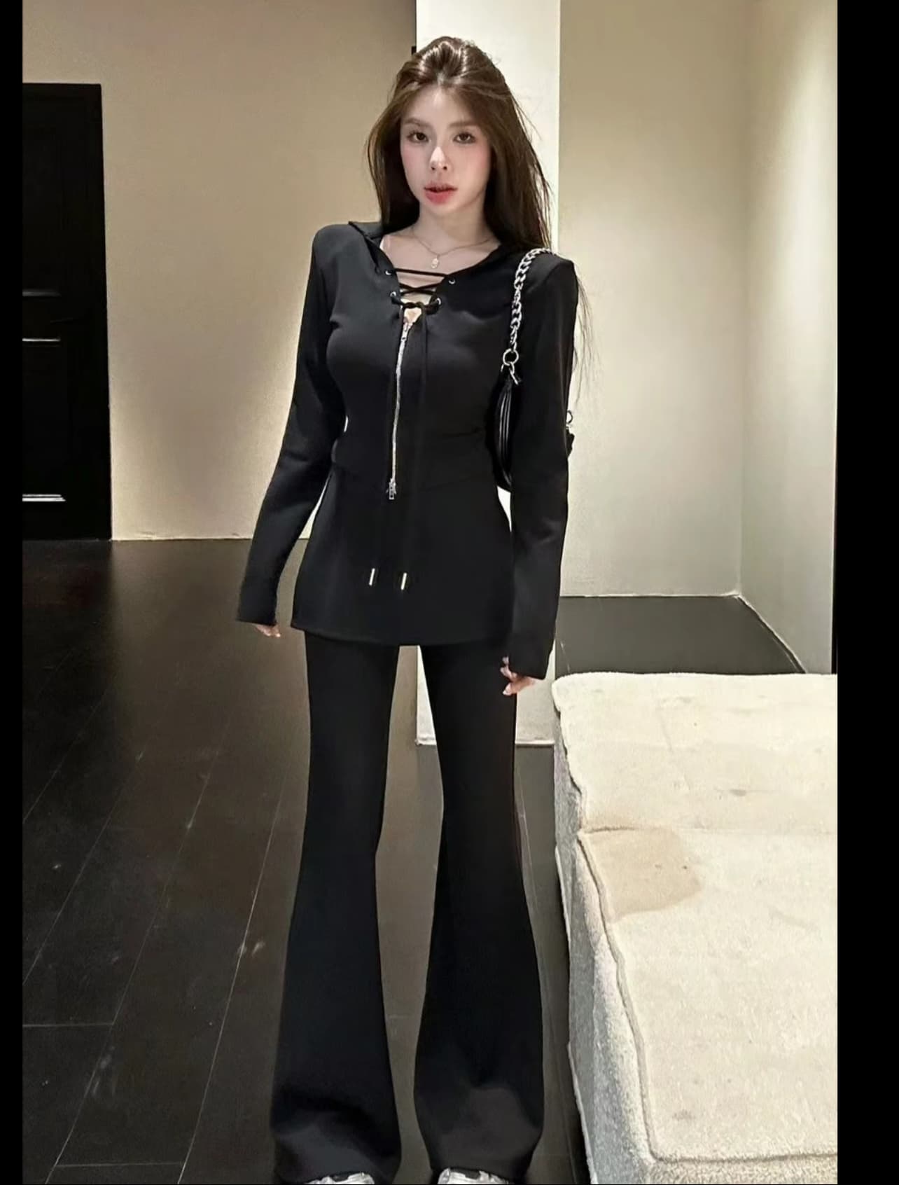 huihui 이른 가을 새로운 프랑스식 품격 슬림해 보이는 후드 맨위 코디 와이드 레그 팬츠 세트 상세 이미지 5