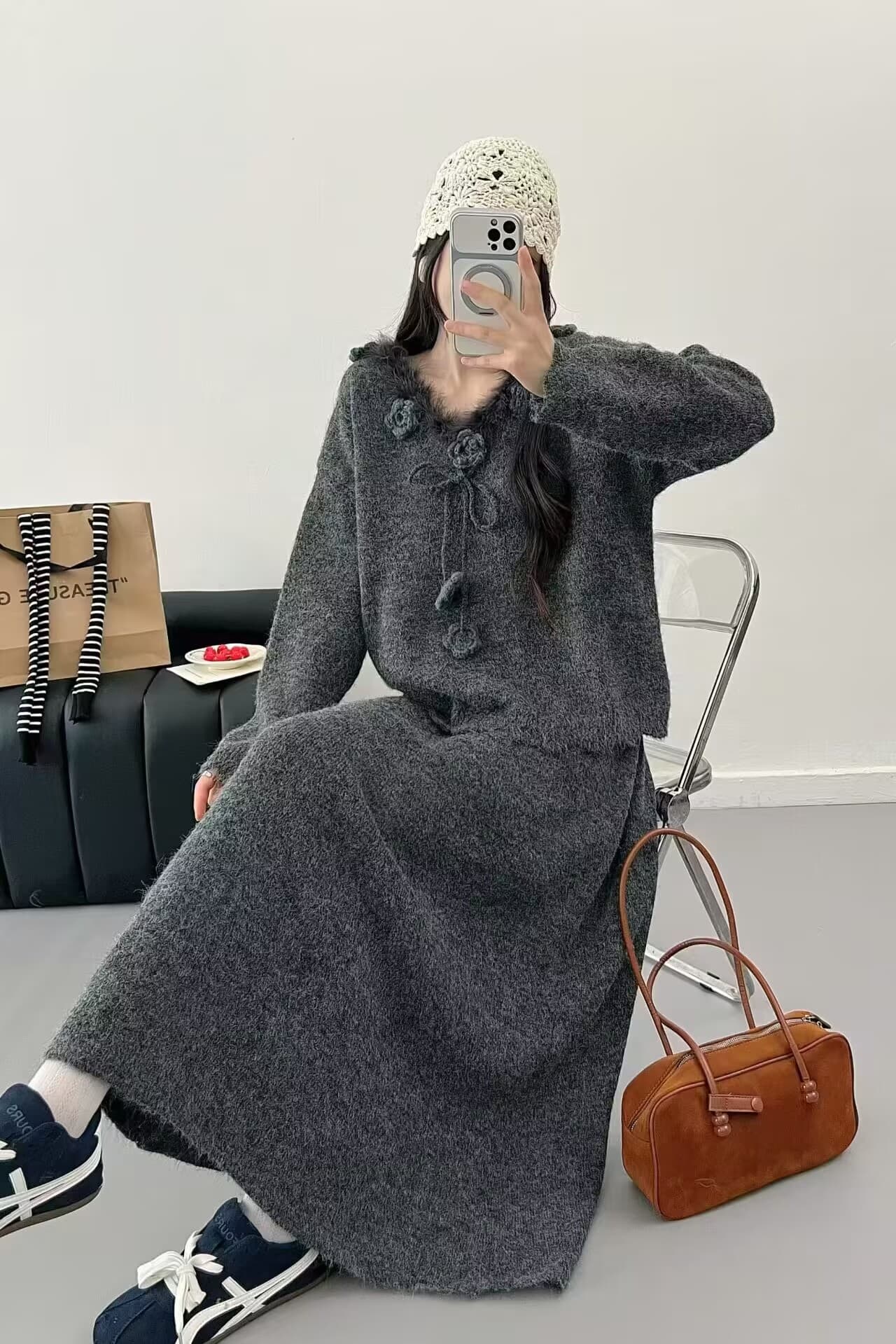 가을 겨울철 새로운 한국 스타일 루즈핏 캐주얼 디자인 센스 스웨터 하이웨이스트 슬림해 보이는 반신 스커트 패션 두 조각 여성 세트