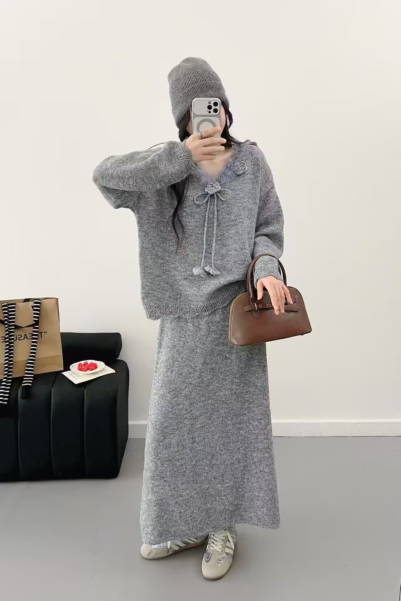 가을 겨울철 새로운 한국 스타일 루즈핏 캐주얼 디자인 센스 스웨터 하이웨이스트 슬림해 보이는 반신 스커트 패션 두 조각 여성 세트 이미지 2