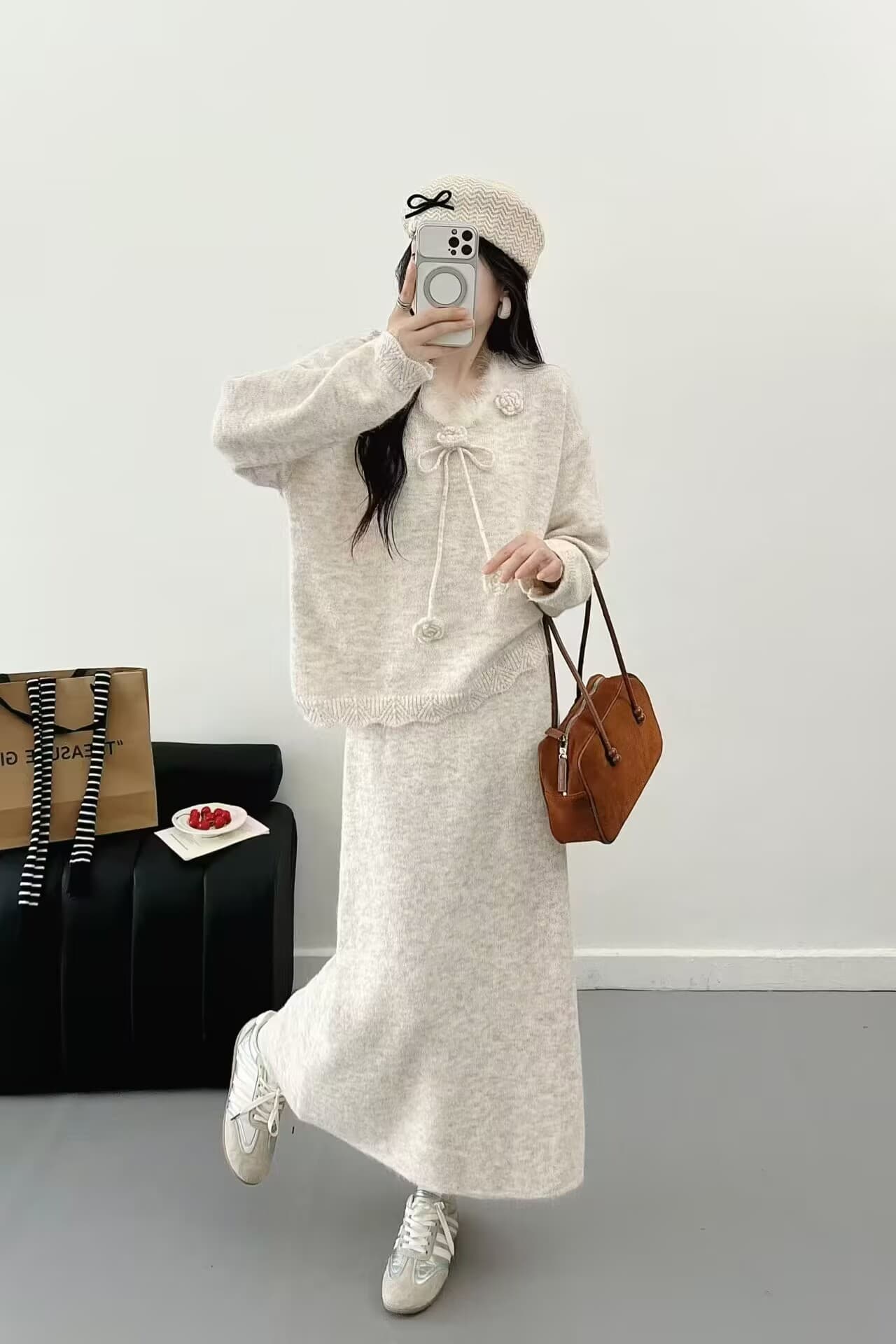 가을 겨울철 새로운 한국 스타일 루즈핏 캐주얼 디자인 센스 스웨터 하이웨이스트 슬림해 보이는 반신 스커트 패션 두 조각 여성 세트 이미지 3