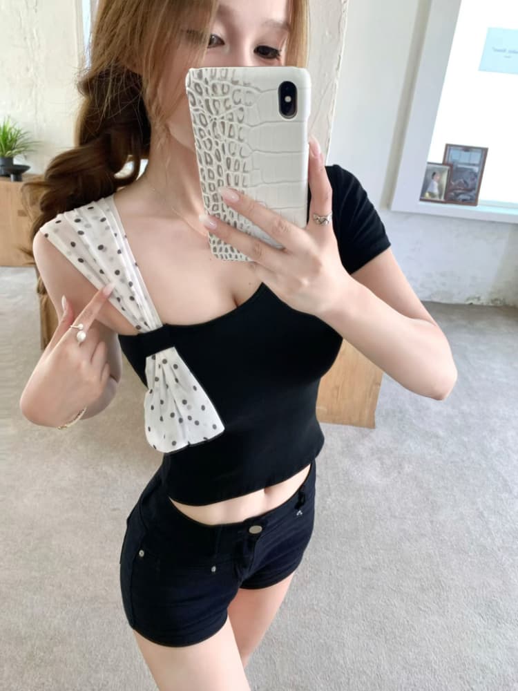 실사 감소되지 않음 화이트 도트 무늬 패치워크 비스듬한 어깨 반팔 티셔츠 여성 여름 몸매 가꾸기 오프숄더 쇼트 스타일 맨위 상세 이미지 12