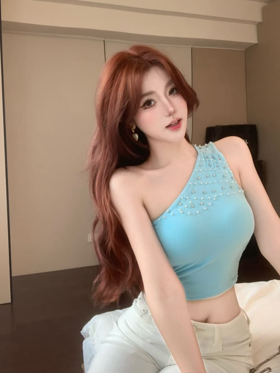 실사 감소되지 않음 핫걸 비스듬한 어깨 핫픽스 조끼 여성 여름 오프숄더 수신 벨트 가슴 패드 민소매 맨위