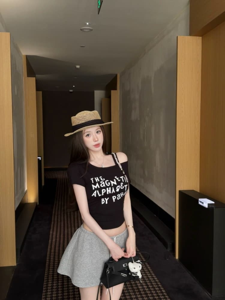 실사 감소되지 않음 핫걸 알파벳 프린트 비스듬한 어깨 페이크 레이어드 티셔츠 여성 몸매 가꾸기 다용도 반팔 맨위 상세 이미지 9