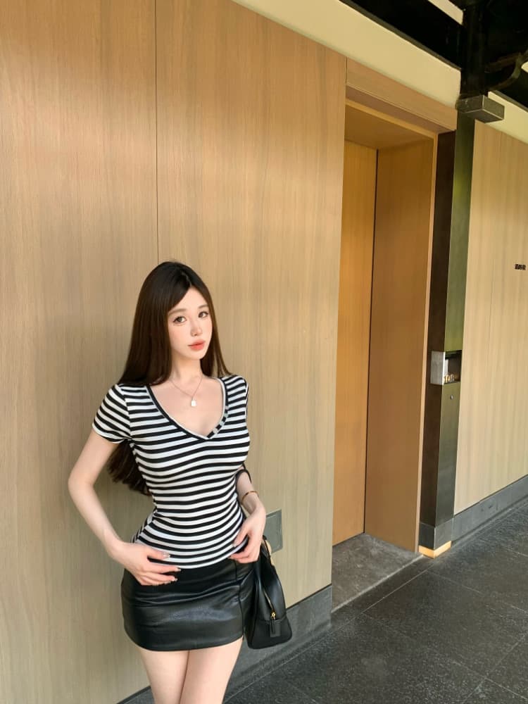 실사 감소되지 않음 스트라이프 V넥 몸매 가꾸기 반팔 티셔츠 여성 여름 순수한 욕망 핫걸 디자인 센스 긍정적 인 어깨 의류 상세 이미지 19