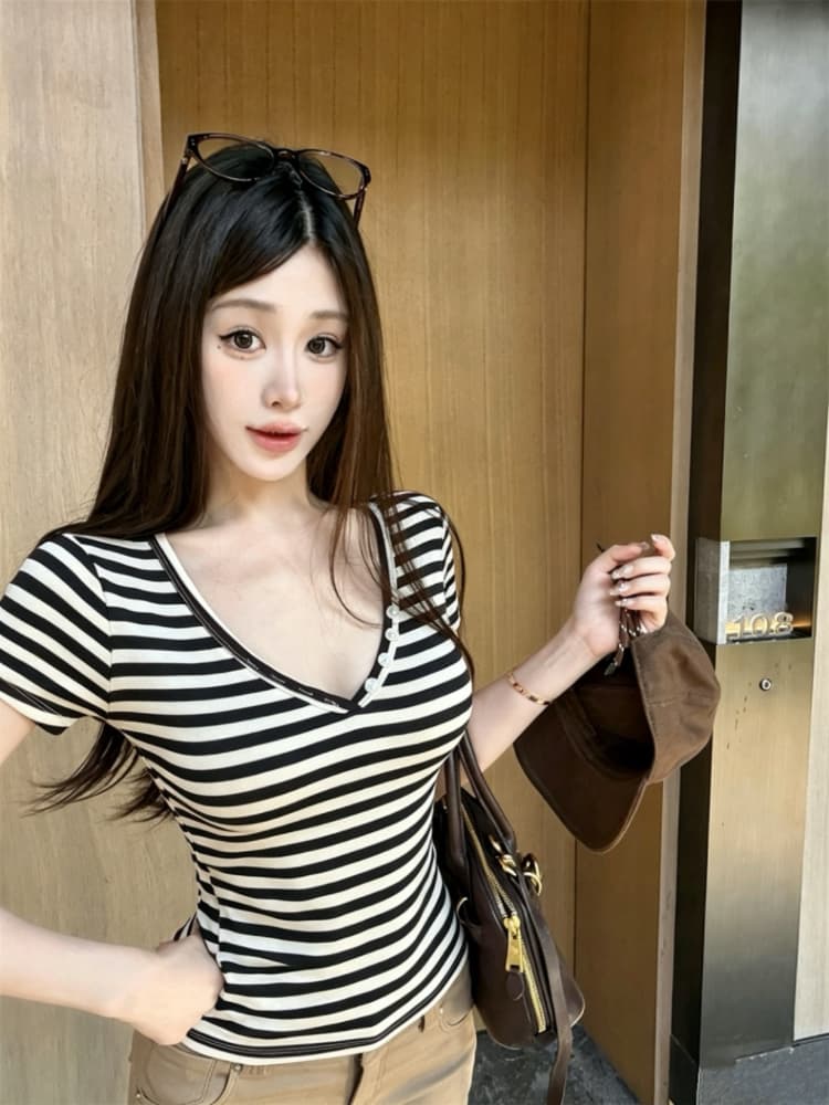 실사 감소되지 않음 스트라이프 V넥 몸매 가꾸기 반팔 티셔츠 여성 여름 순수한 욕망 핫걸 디자인 센스 긍정적 인 어깨 의류 상세 이미지 24