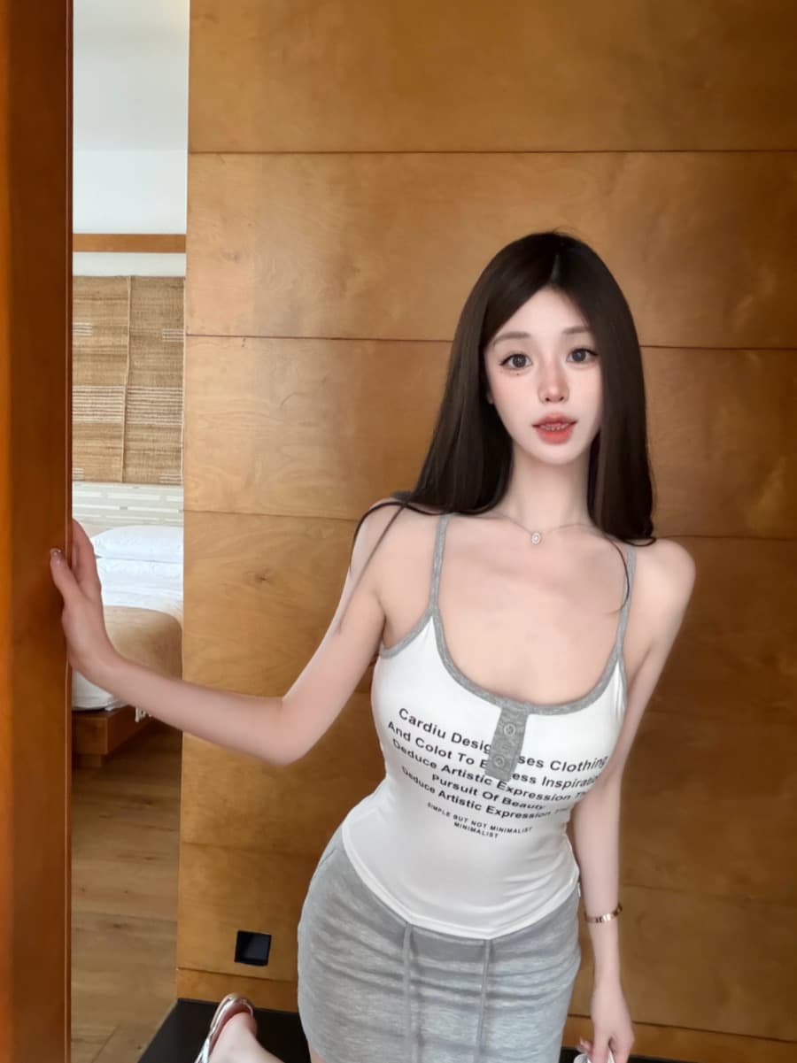 실사 감소되지 않음 핫걸 알파벳 프린트 단어 뒤로 캐미솔 이미지 2
